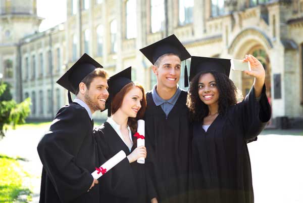 Graduation-Ceremony-Traditions-Innovation-Seflie