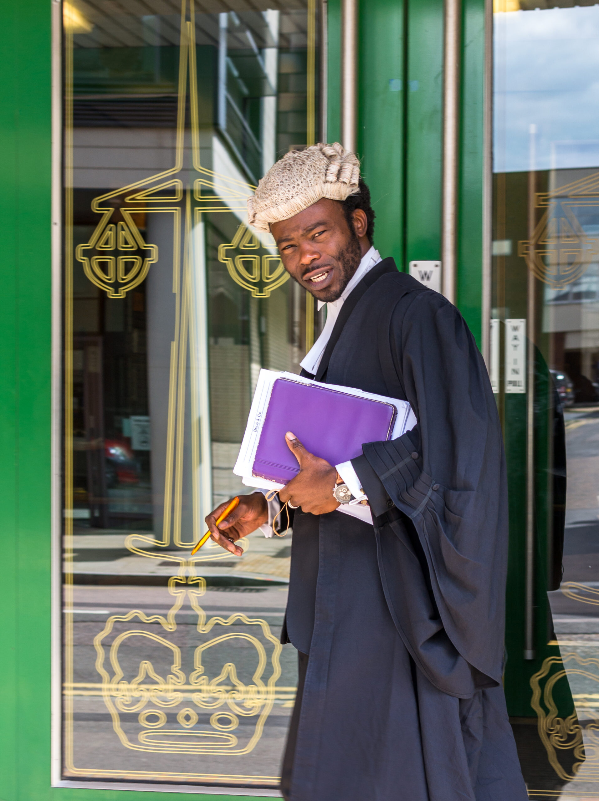 What Are the Key Differences Between Barrister and Judge Attire?